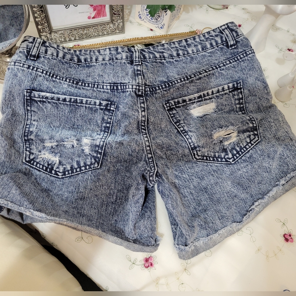 RUFUGE NWOT DENIM DISTRESSED JEAN SHORTS. 10 - Picture 3 of 4